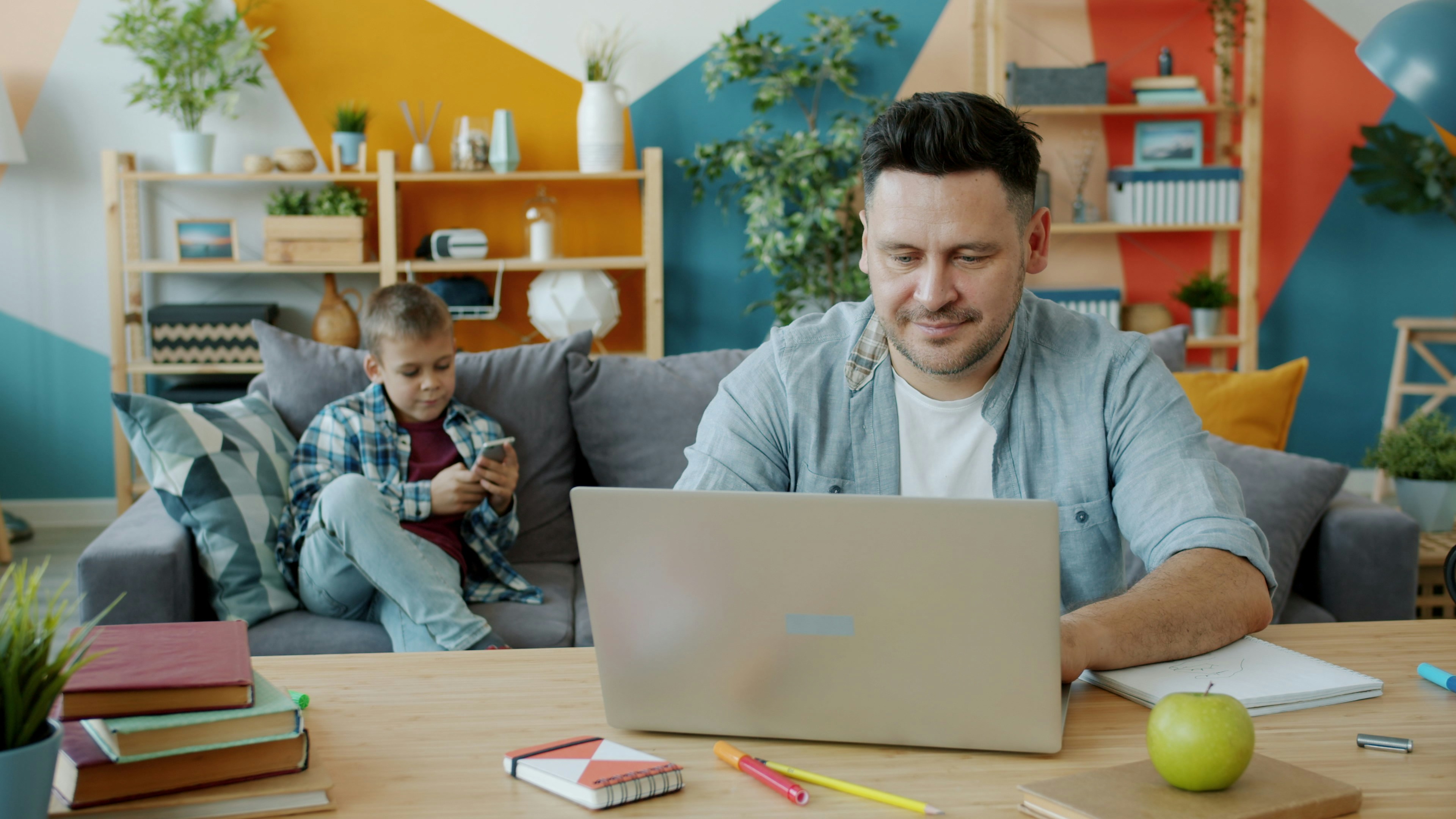 Family using SAAS VPN on a laptop at home